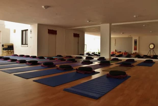Happy Yoga, foto de portada